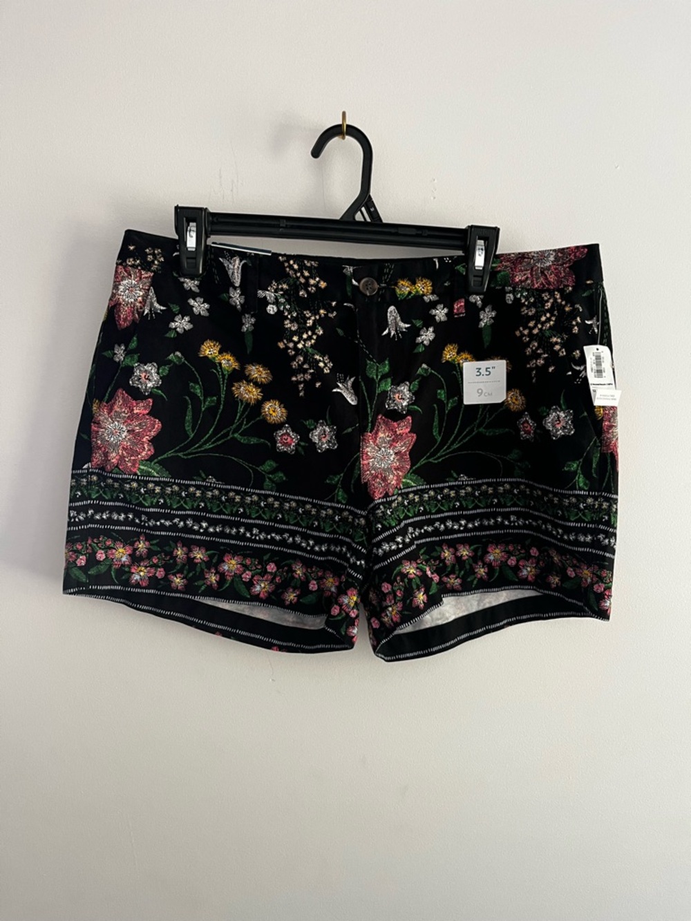 NWT Women’s Old Navy Black Floral Shorts